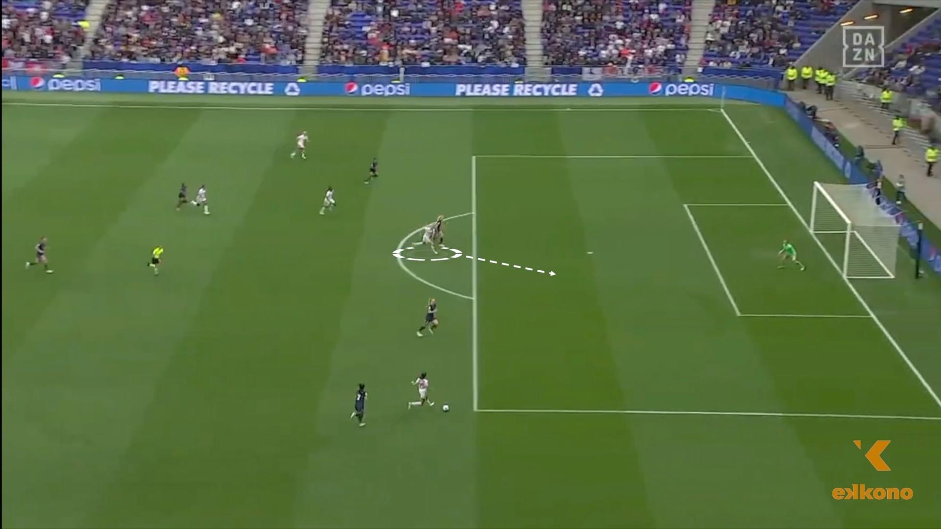 アダ・ヘーゲルベルグは、チームメイトのためにスペースを作るランを行うことに優れています。